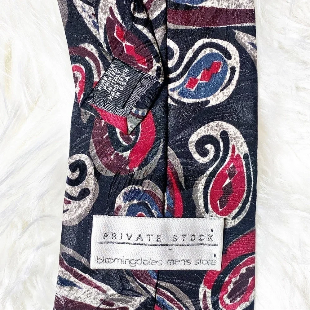 BLOOMINGDALES 100%‎ Italian Silk Vintage Red & Black Paisley Neck Tie